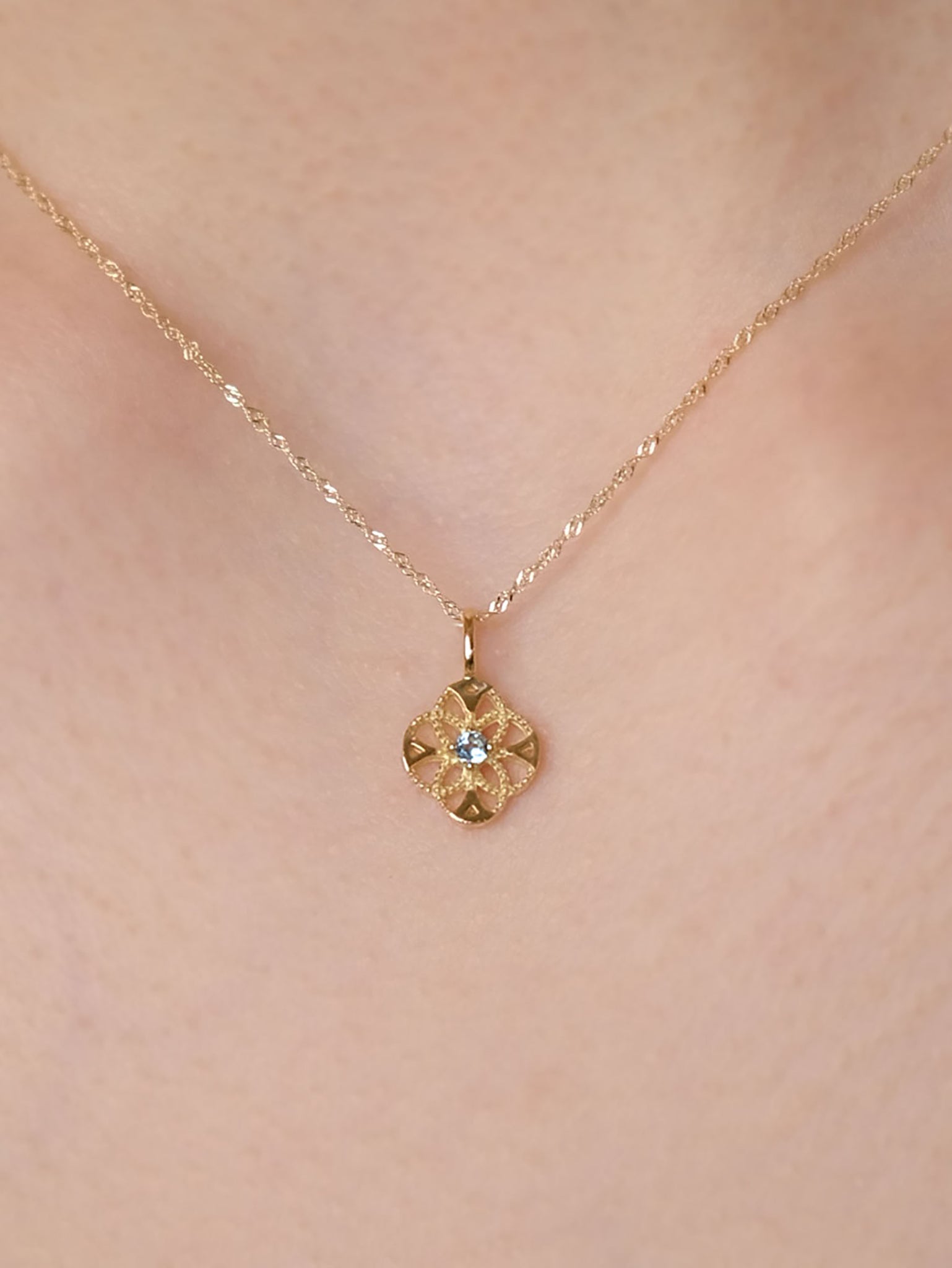 18K Gold Lace Flower Birthstone Charm (Aquamarine)