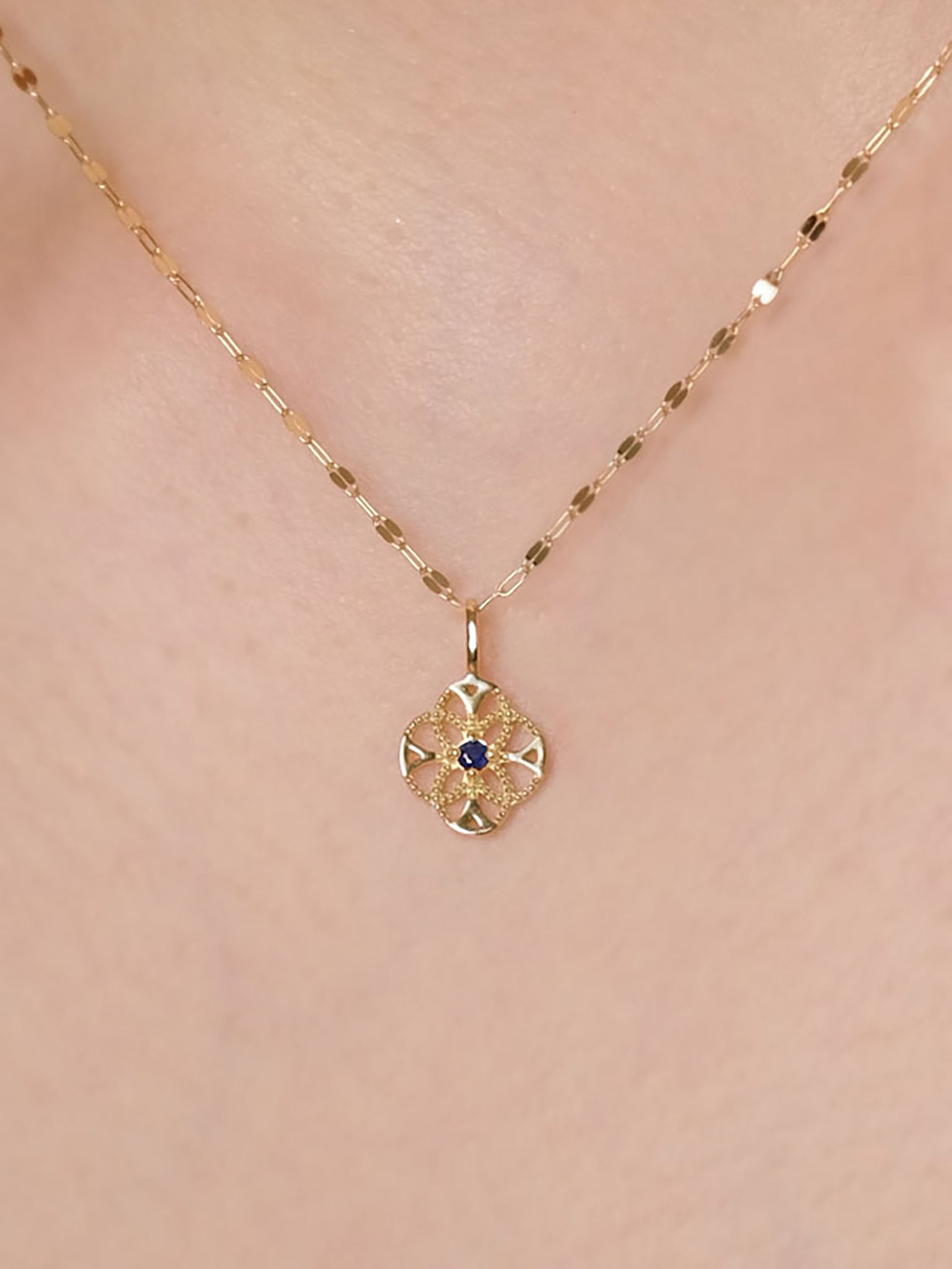 18K Gold Lace Flower Birthstone Charm (Sapphire)