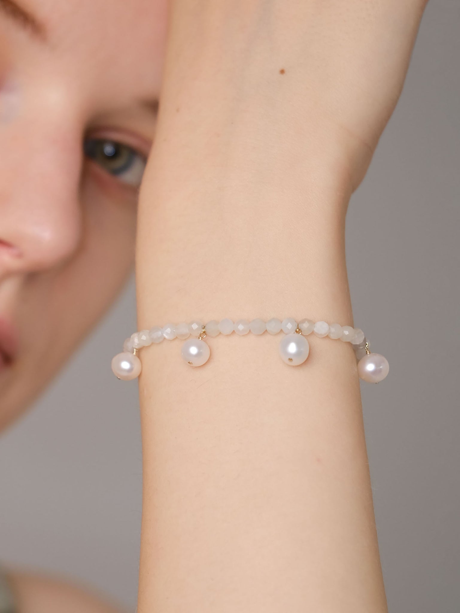 Popping Gemstone Bracelet (Pearl & Moonstone)