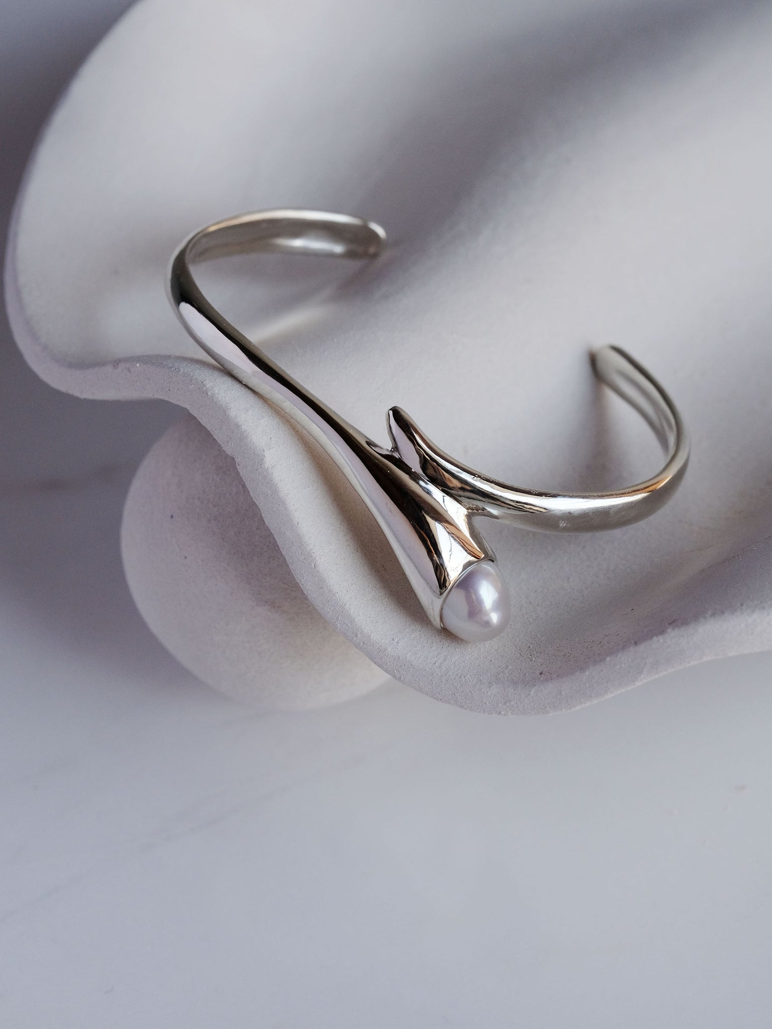 SILVER Calla Echo Pearl Bangle