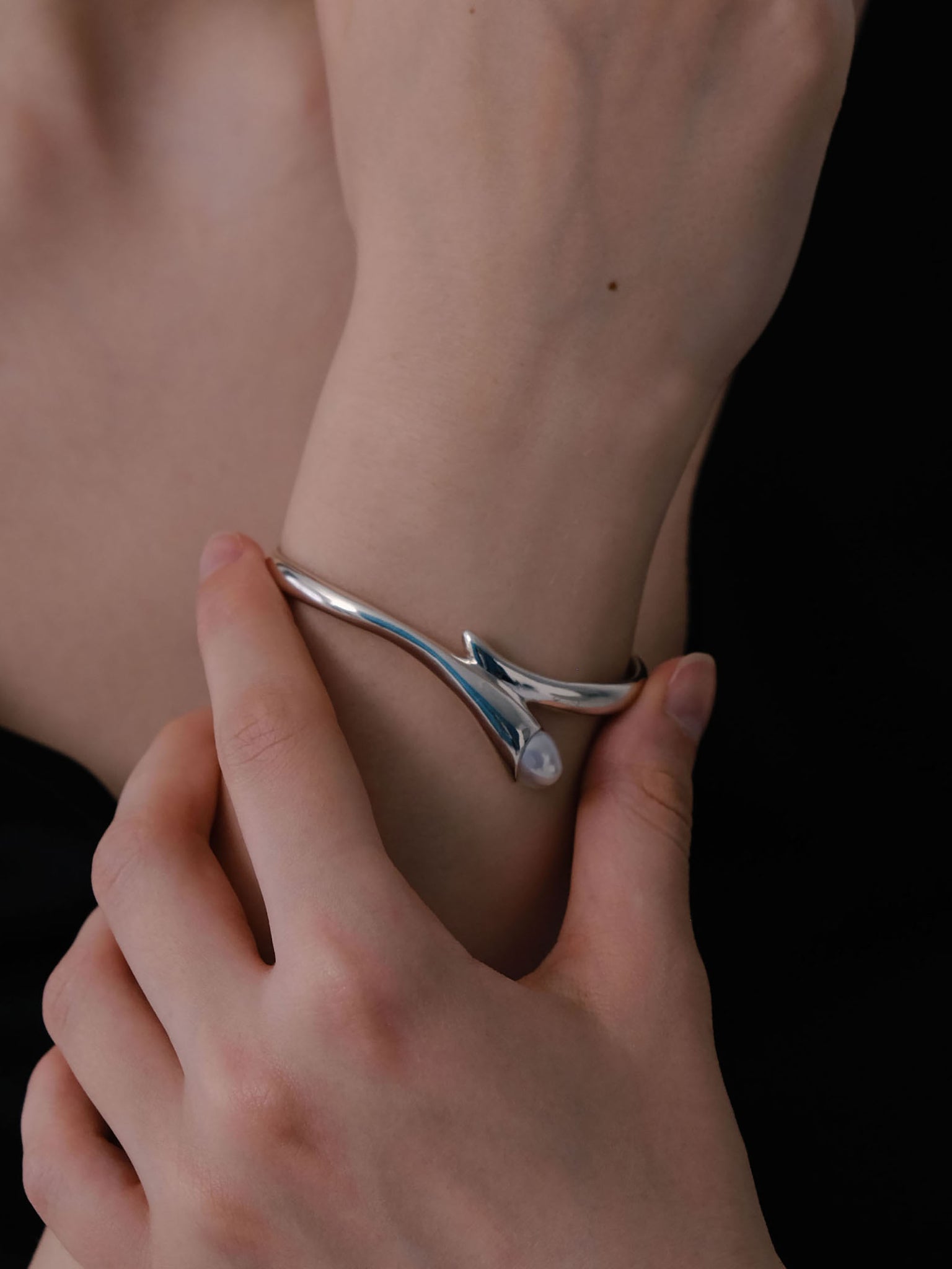 SILVER Calla Echo Pearl Bangle