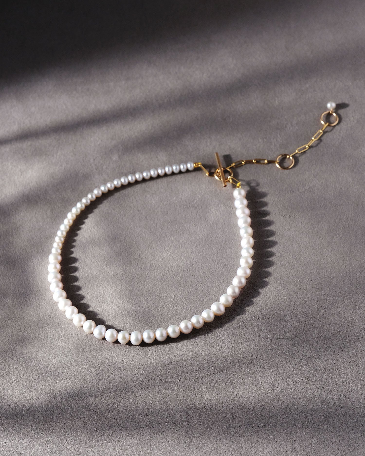 Asymmetric Pearl Necklace (White)