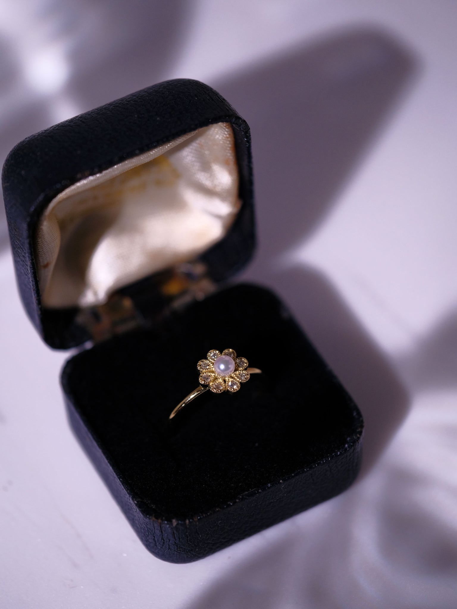 18K Gold Daisy Ring (Akoya Pearl)