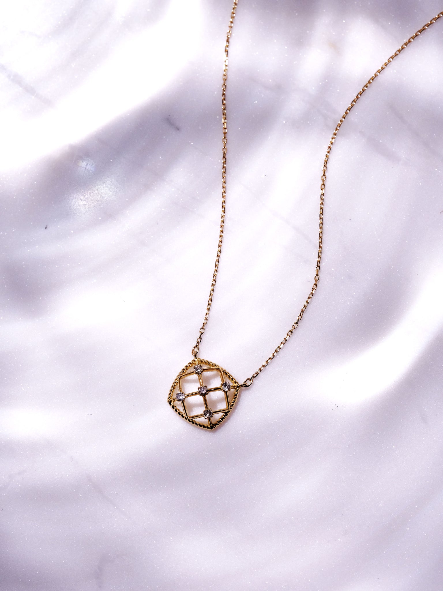 18K Gold Wire Basket Necklace