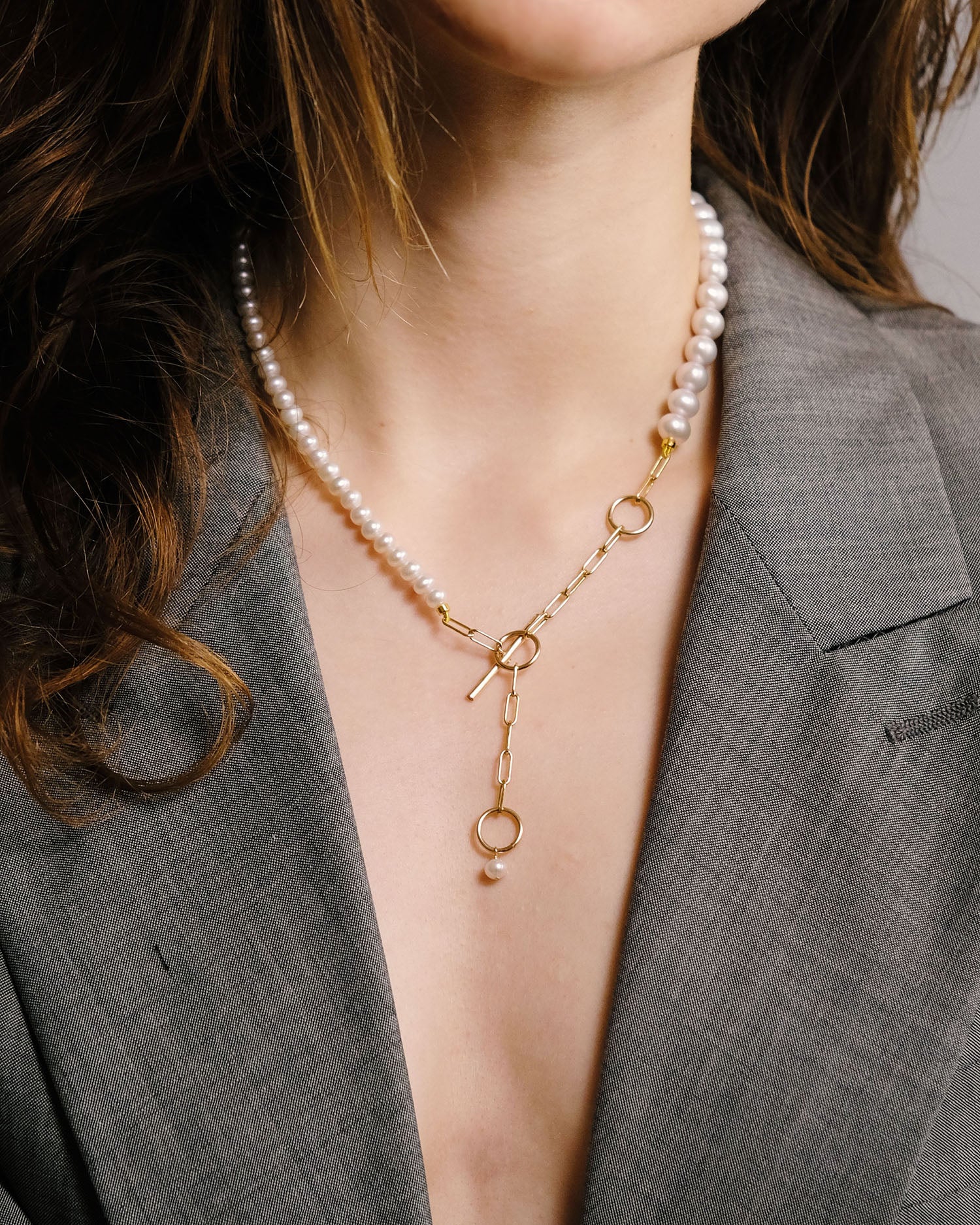 Asymmetric Pearl Necklace (White)
