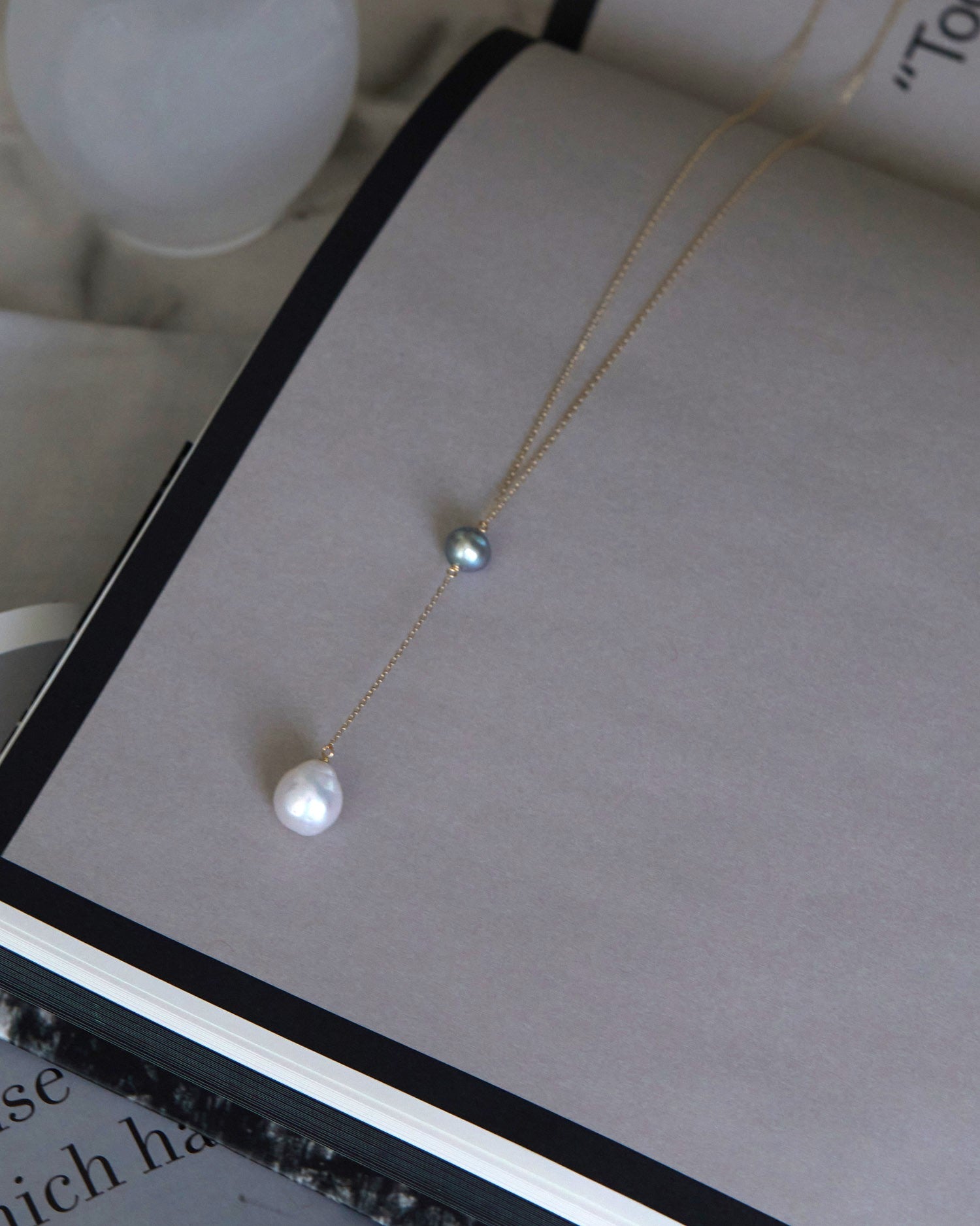 10K Gold Floating Pearl Necklace (Gray)