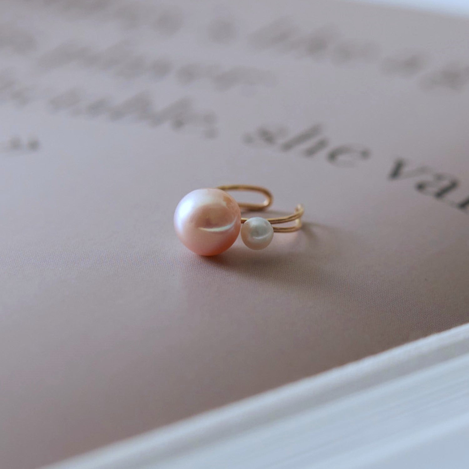 10K Gold Twin Pearl Earcuff (Pink)