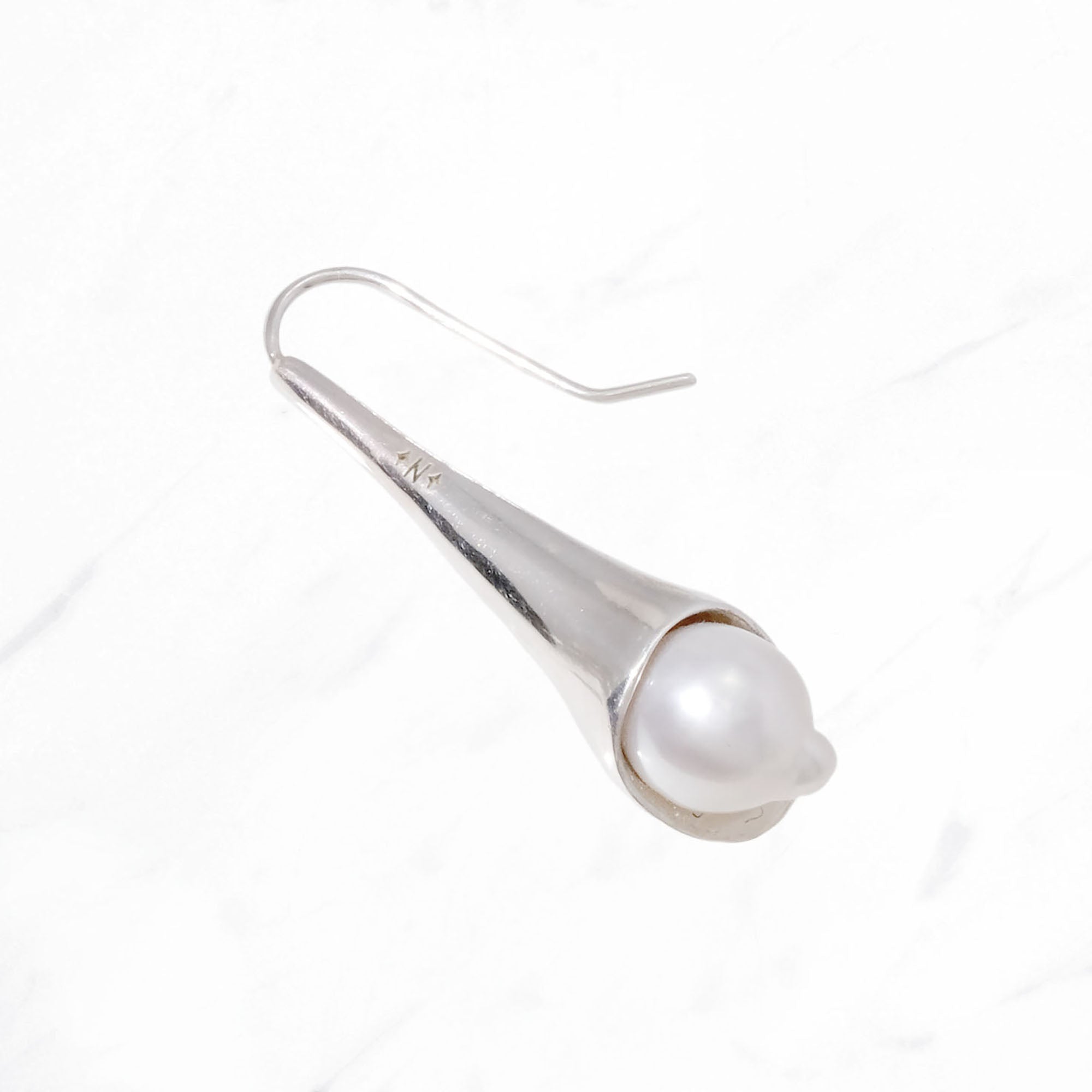 SILVER 卡羅絲垂墜珍珠耳環