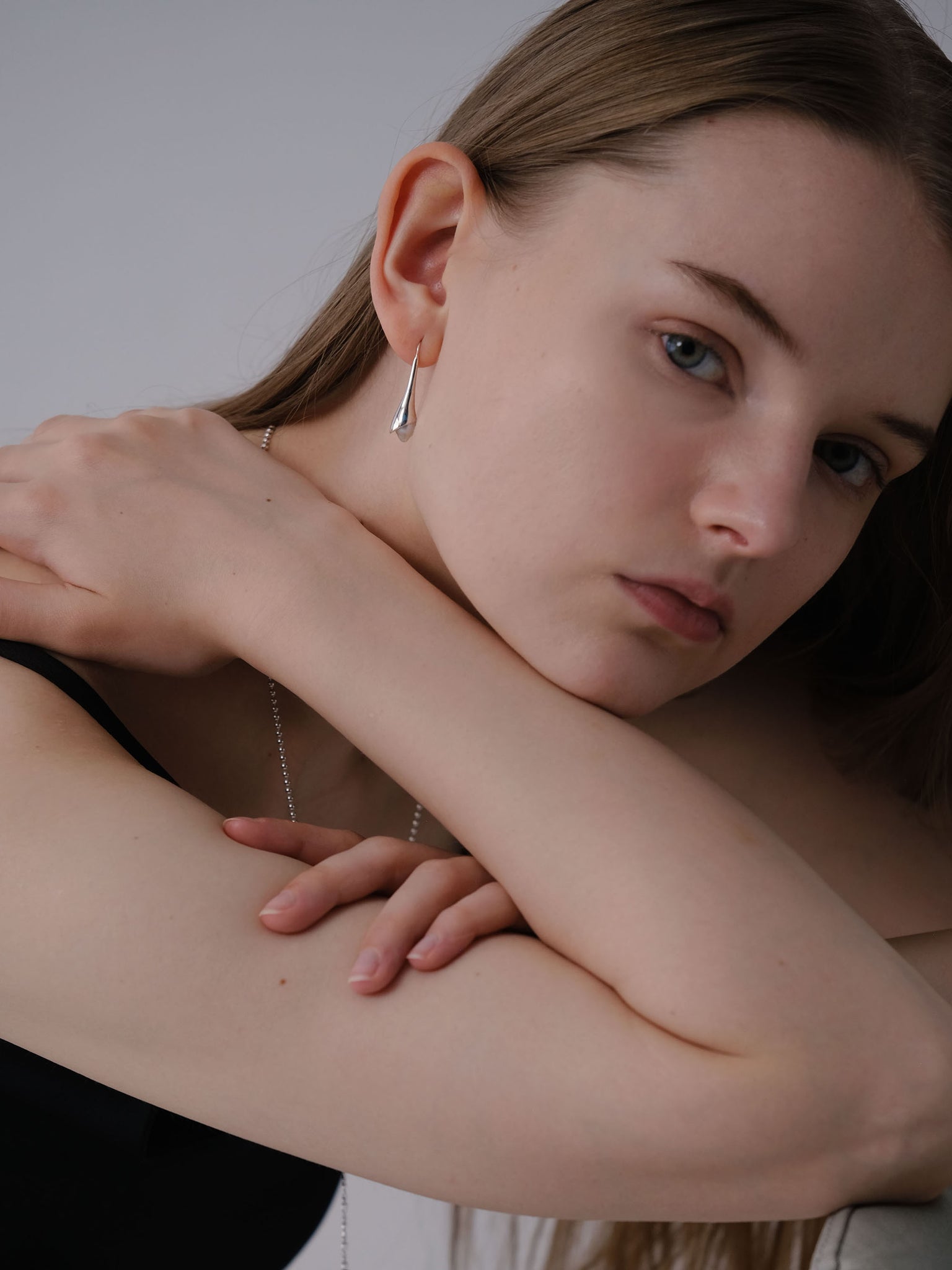 SILVER 卡羅絲垂墜珍珠耳環