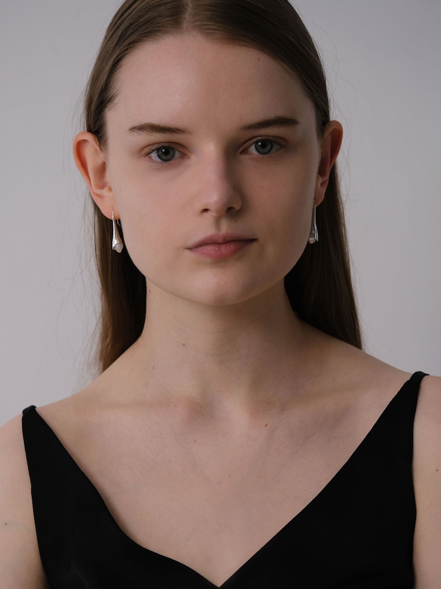 SILVER 卡羅絲垂墜珍珠耳環