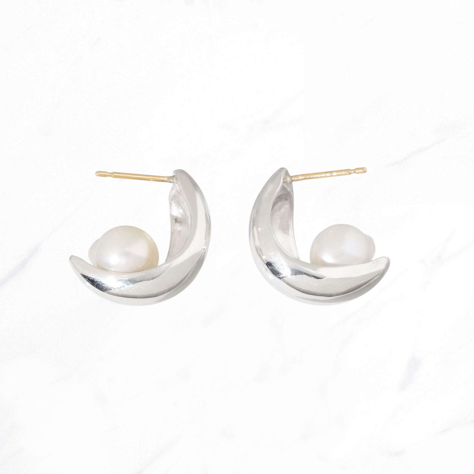 SILVER 卡羅絲曲葉珍珠耳環