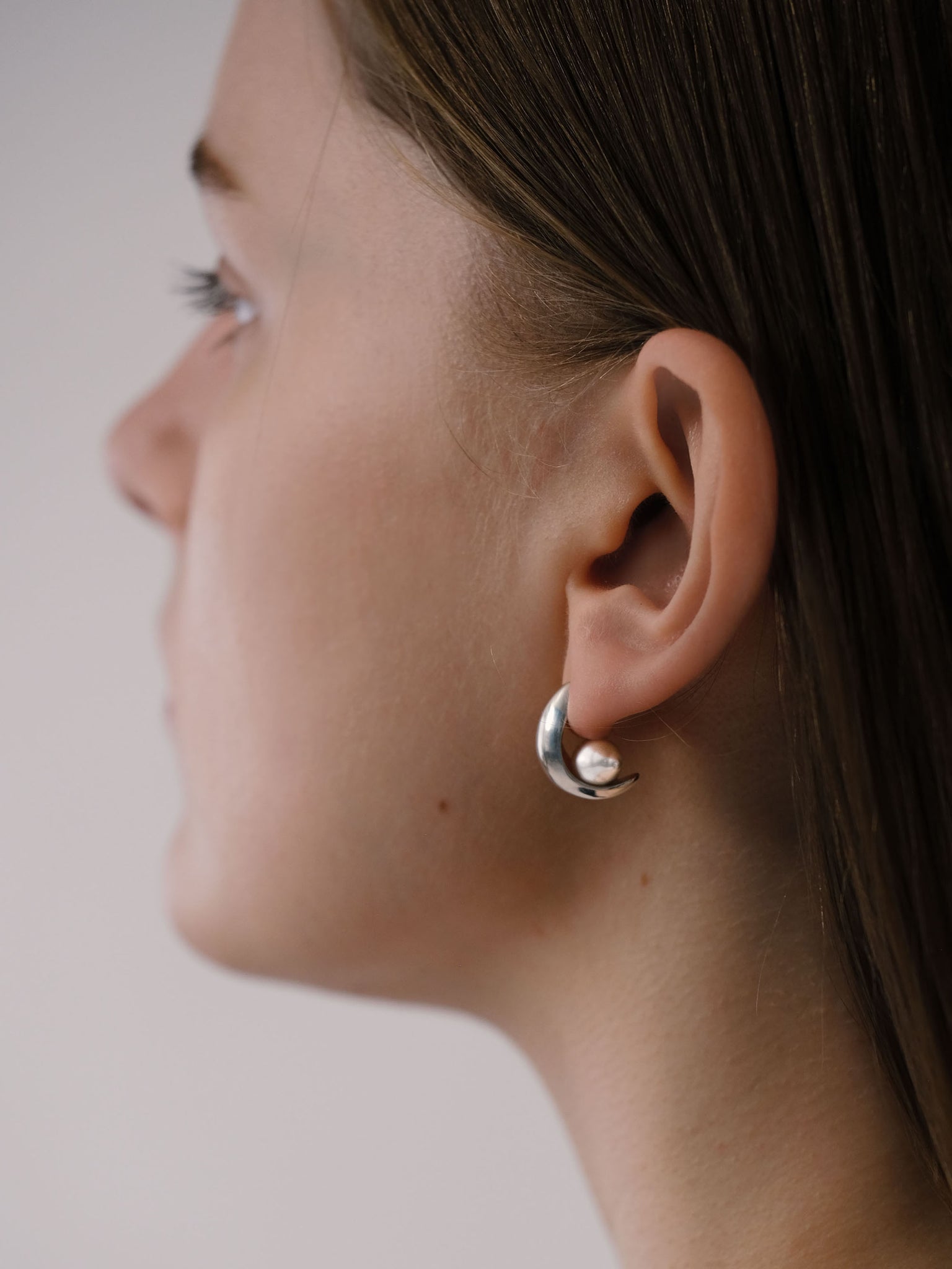 SILVER 卡羅絲曲葉珍珠耳環