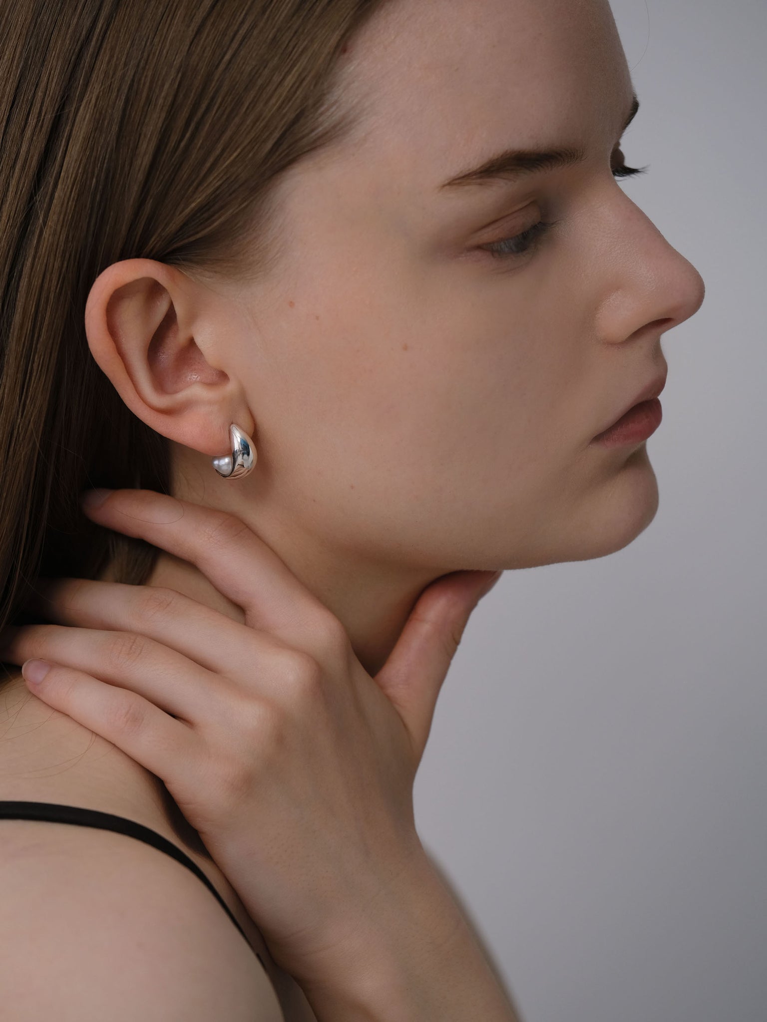 SILVER 卡羅絲曲葉珍珠耳環