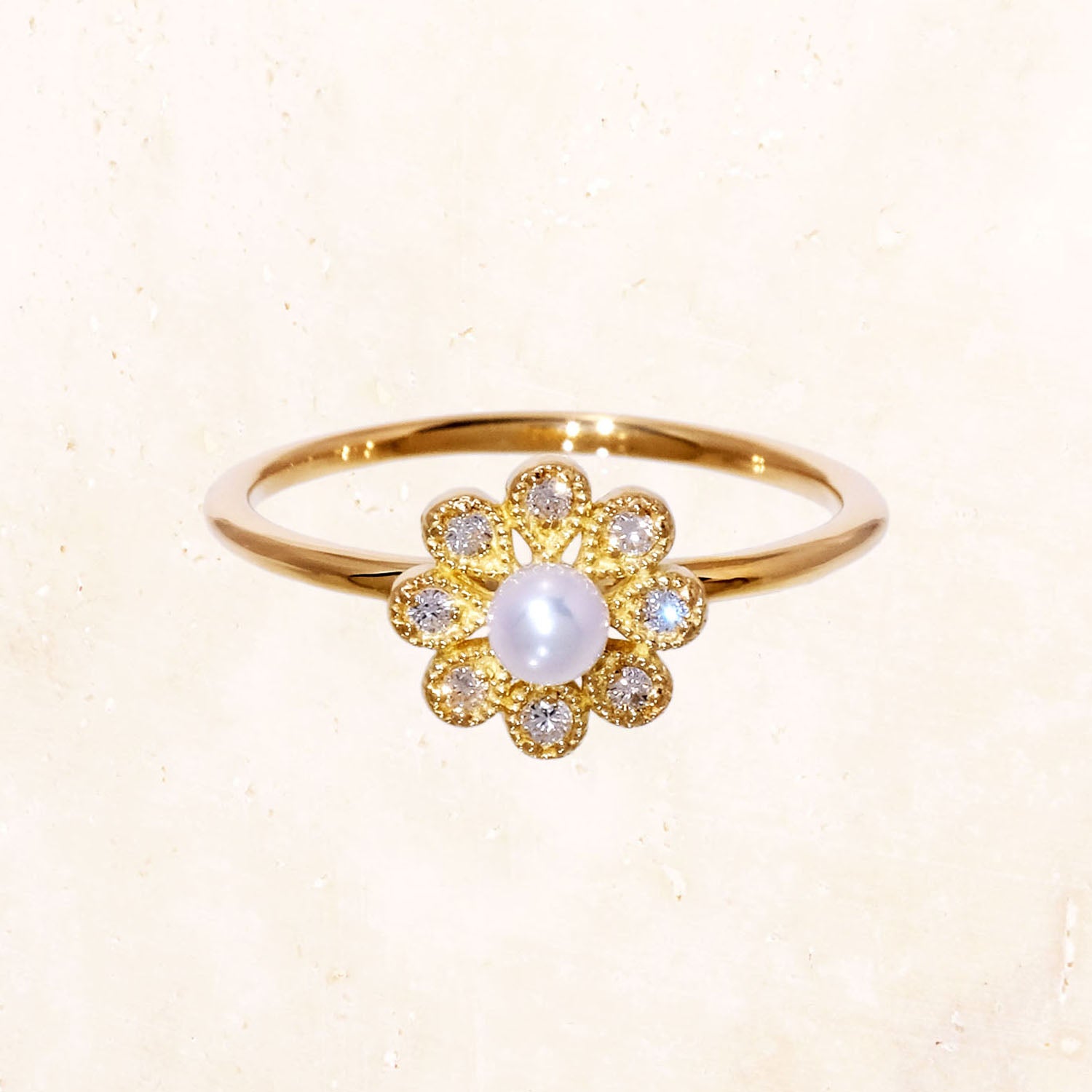 18K Gold Daisy Ring (Akoya Pearl)