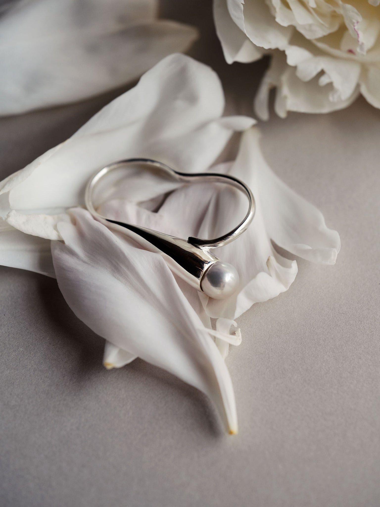SILVER Calla Double Finger Pearl Ring